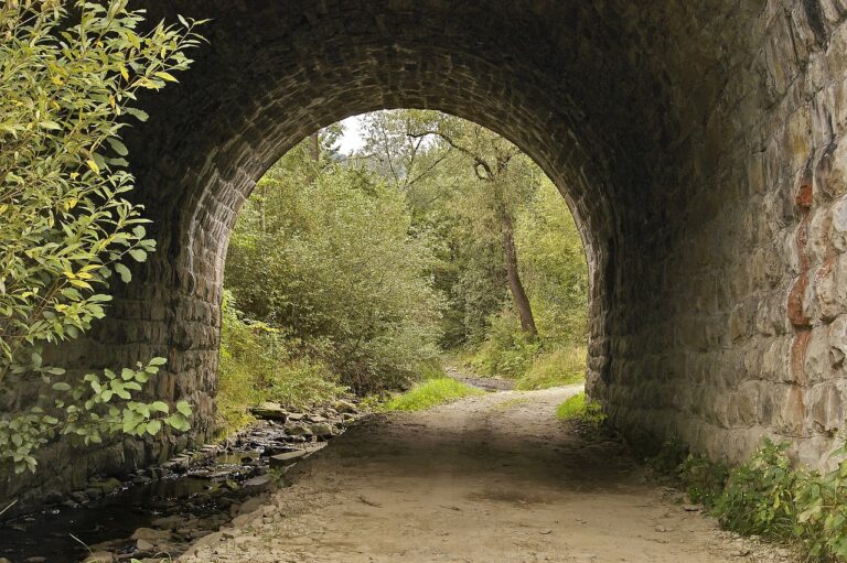 viaduct, stone building, way-1142692.jpg